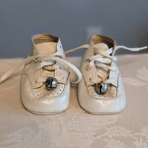 VTG 60s Wee Walker Crib Shoes Baby Infant Size 1 w/ Bells White Leather Soft